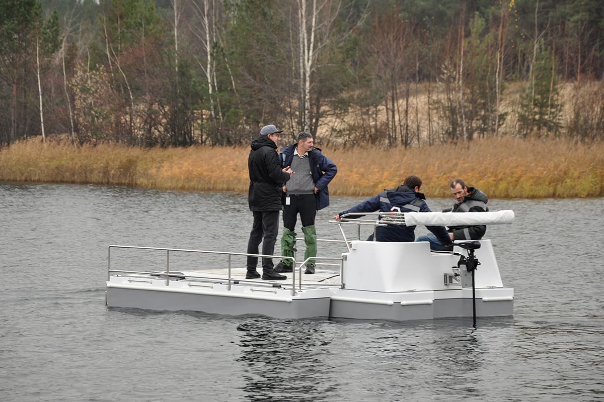 Катер понтон производства Форвард